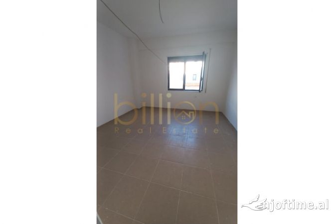 Shtepi ne shitje Apartament ne Tirane, 3+1, Mobilimi Bosh, pa mobiluar, Pagesa 256,434  Euro.