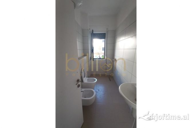 Shtepi ne shitje Apartament ne Tirane, 3+1, Mobilimi Bosh, pa mobiluar, Pagesa 256,434  Euro.
