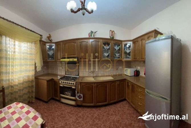 Casa privata/Indipendente in affitto a Tirana 2+1, Arredato