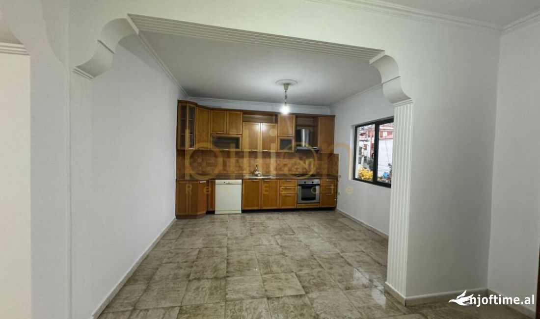 Shtepi ne shitje Apartament ne Tirane, 3+1, Mobilimi Bosh, pa mobiluar, Pagesa 201,825  Euro.