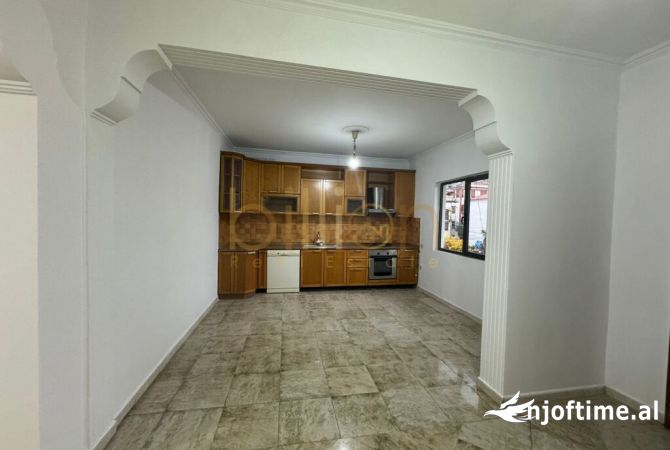 OKAZION! SHITET, APARTAMENT NE SELITE! 201825 Euro,  ID: Billion3809