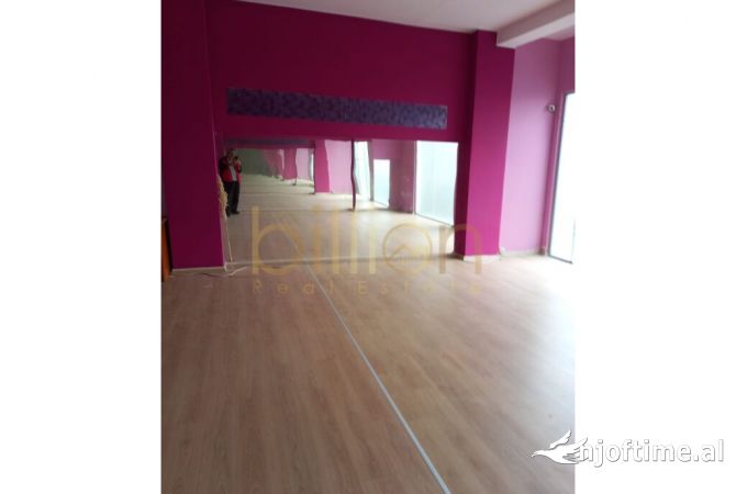 Ambiente Commerciale in Vendita 3+1 a Tirana - 96,750 Euro
