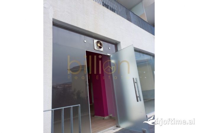 Ambiente Commerciale in Vendita 3+1 a Tirana - 96,750 Euro