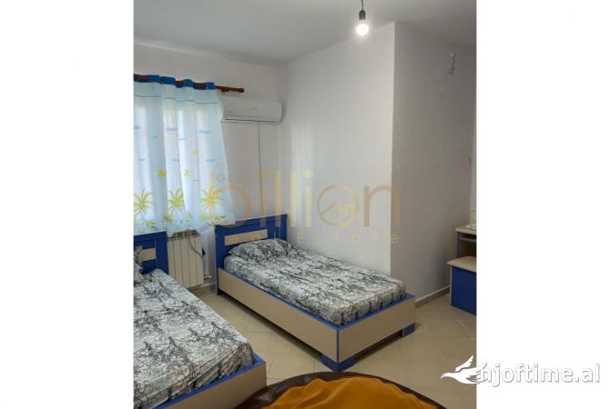 Shtepi ne shitje Apartament ne Durres, 2+1, Mobilimi E mobiluar, Pagesa 130,000  Euro.