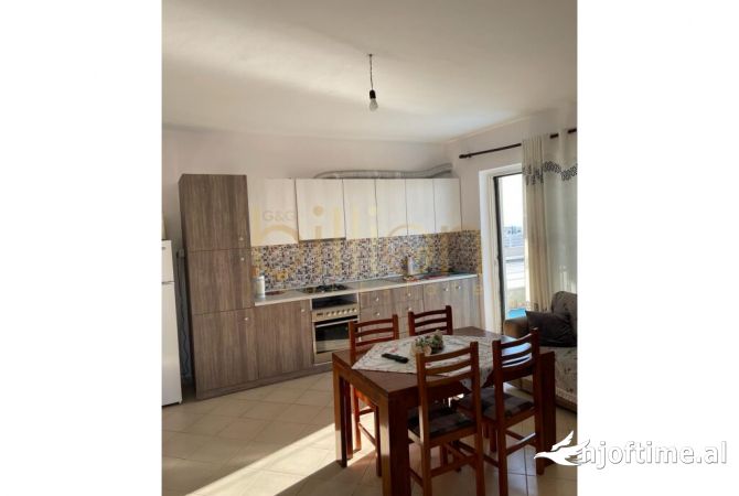 Shtepi ne shitje Apartament ne Durres, 2+1, Mobilimi E mobiluar, Pagesa 130,000  Euro.
