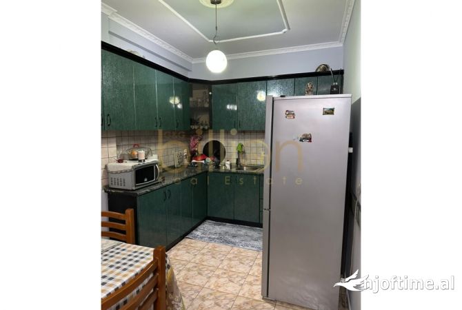 Shtepi ne shitje Apartament ne Tirane, 2+1, Mobilimi E mobiluar, Pagesa 143,000  Euro.