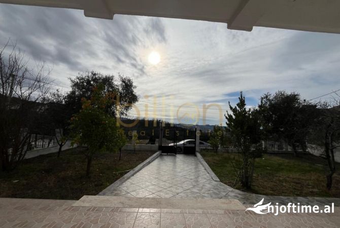 Shtepi ne shitje Vila Luksoze ne Tirane, 7+1, Mobilimi Bosh, pa mobiluar, Pagesa 410,000  Euro.