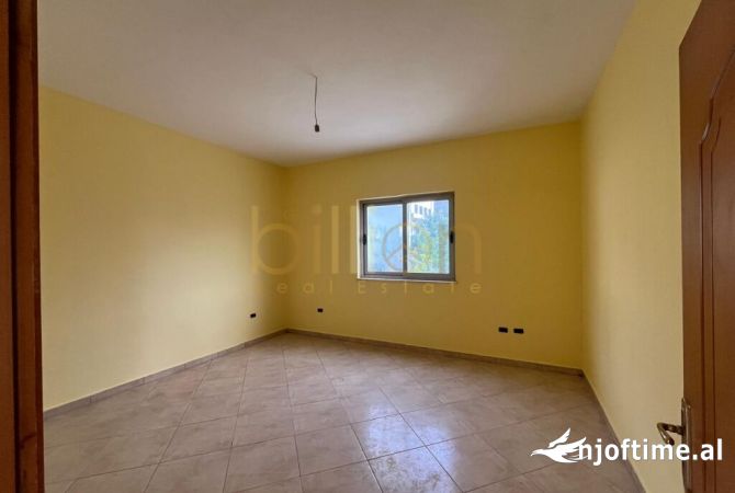 Shtepi ne shitje Vila Luksoze ne Tirane, 7+1, Mobilimi Bosh, pa mobiluar, Pagesa 410,000  Euro.