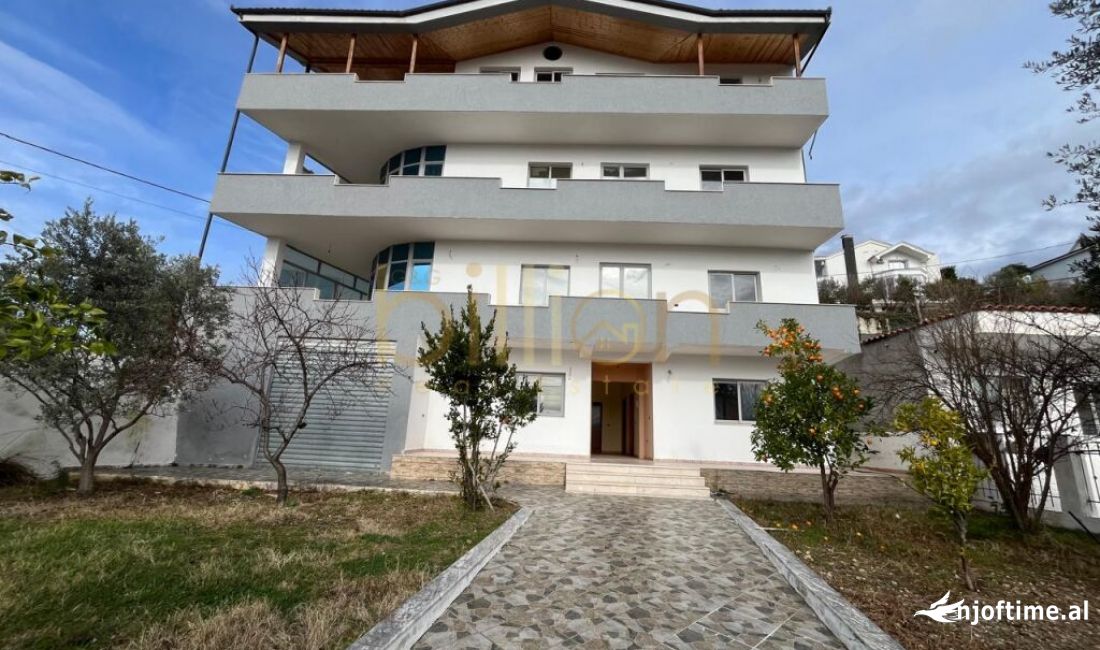 Shtepi ne shitje Vila Luksoze ne Tirane, 7+1, Mobilimi Bosh, pa mobiluar, Pagesa 410,000  Euro.