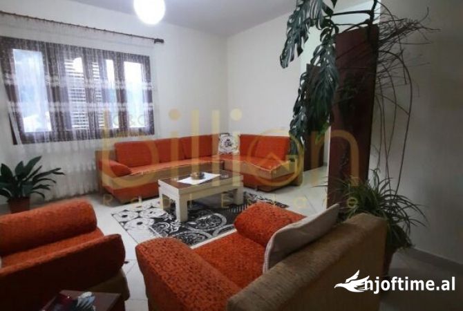 Shtepi me qera Shtepi Private ne Tirane, 4+1, Mobilimi E mobiluar, Pagesa 1,400  Euro.