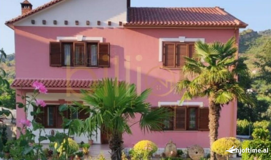 Shtepi me qera Shtepi Private ne Tirane, 4+1, Mobilimi E mobiluar, Pagesa 1,400  Euro.