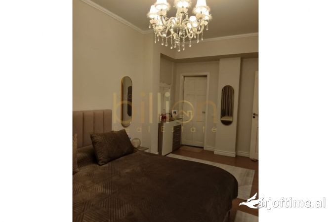 Shtepi ne shitje Apartament ne Tirane, 3+1, Mobilimi E mobiluar, Pagesa 700,000  Euro.