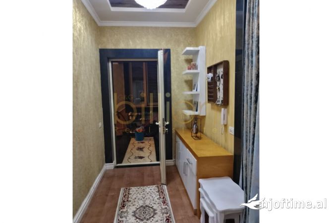 Shtepi ne shitje Apartament ne Tirane, 3+1, Mobilimi E mobiluar, Pagesa 700,000  Euro.
