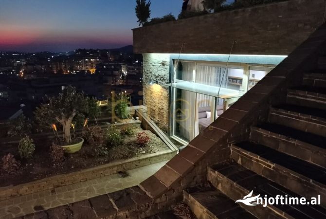 Shtepi ne shitje Apartament ne Tirane, 3+1, Mobilimi E mobiluar, Pagesa 700,000  Euro.