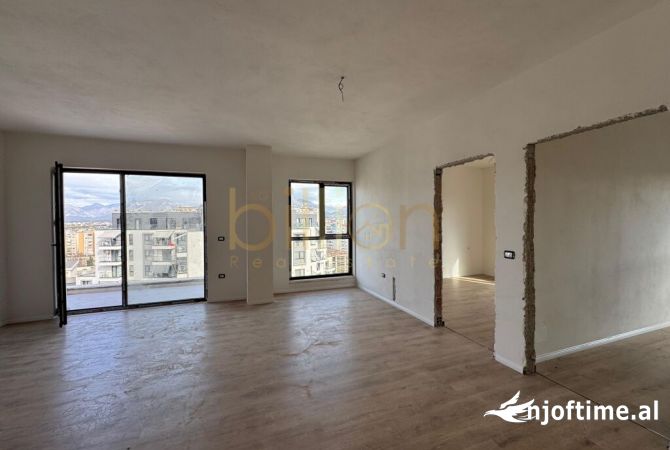 Shtepi ne shitje Apartament ne Tirane, 2+1, Mobilimi Bosh, pa mobiluar, Pagesa 150,000  Euro.