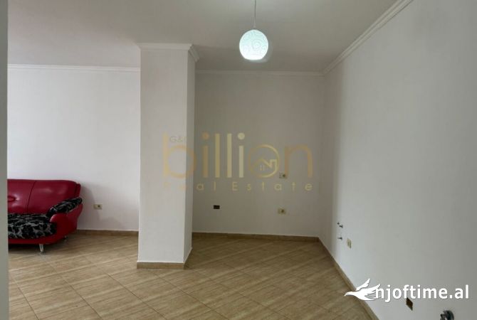 Shtepi ne shitje Apartament ne Tirane, 1+1, Mobilimi E mobiluar, Pagesa 93,000  Euro.