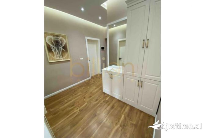 Shtepi ne shitje Apartament ne Tirane, 1+1, Mobilimi E mobiluar, Pagesa 240,000  Euro.