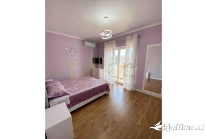Shtepi ne shitje Apartament ne Tirane, 1+1, Mobilimi E mobiluar, Pagesa 240,000  Euro.