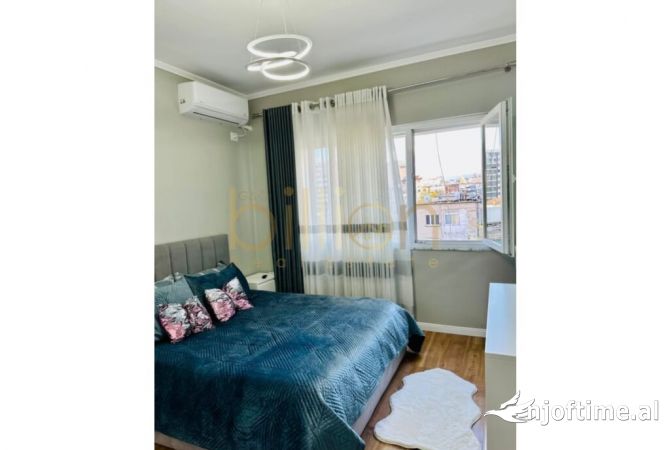 Shtepi ne shitje Apartament ne Tirane, 1+1, Mobilimi E mobiluar, Pagesa 240,000  Euro.