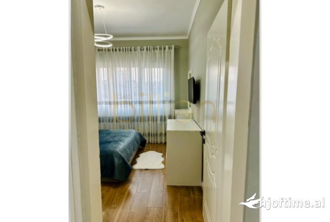 Shtepi ne shitje Apartament ne Tirane, 1+1, Mobilimi E mobiluar, Pagesa 240,000  Euro.