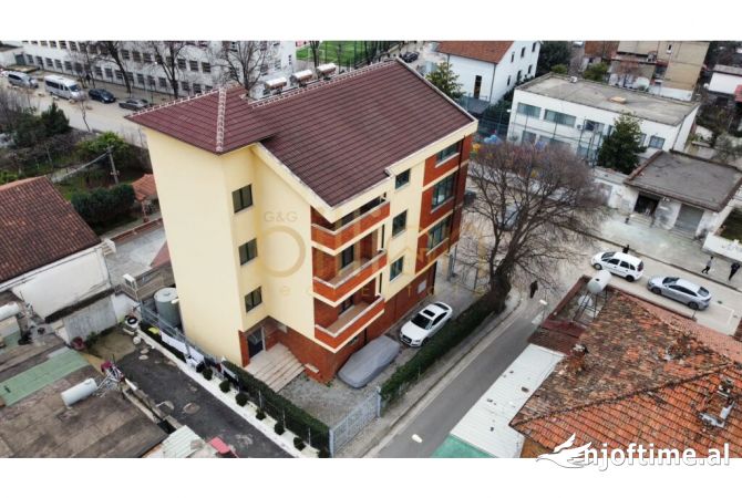 Shtepi ne shitje Vila Luksoze ne Tirane, 7+1, Mobilimi Bosh, pa mobiluar, Pagesa 990,000  Euro.