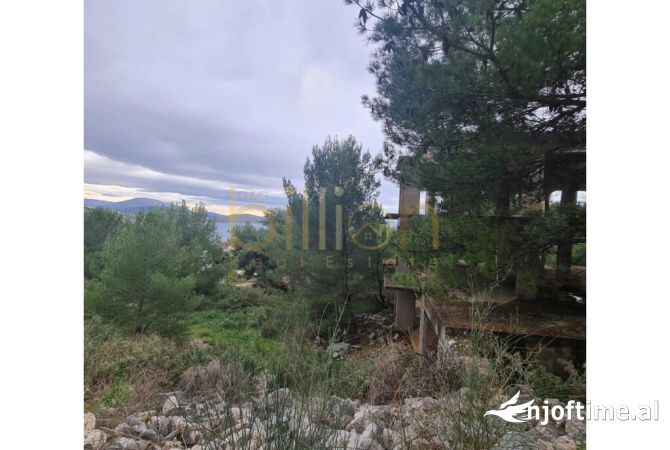 Truall ose Toke ne Sarande - 380,000 Euro