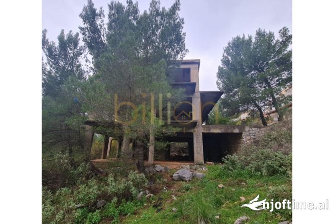 Truall ose Toke ne Sarande - 380,000 Euro