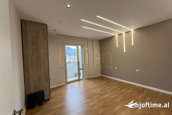 Shtepi ne shitje Apartament ne Tirane, 3+1, Mobilimi Bosh, pa mobiluar, Pagesa 280,000  Euro.