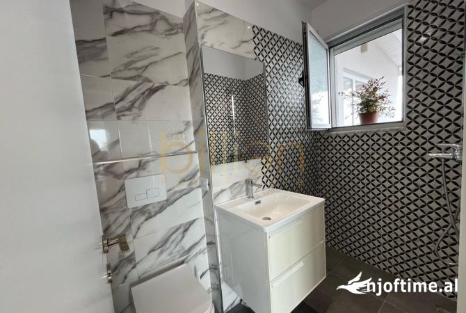 Shtepi ne shitje Apartament ne Tirane, 3+1, Mobilimi Bosh, pa mobiluar, Pagesa 280,000  Euro.