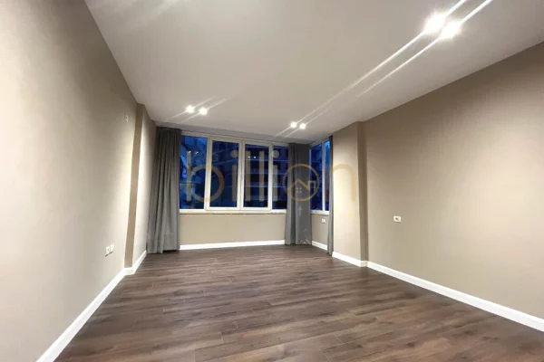 Shtepi me qera Apartament ne Tirane, 2+1, Mobilimi Pjeserisht e mobiluar, Pagesa 550  Euro.