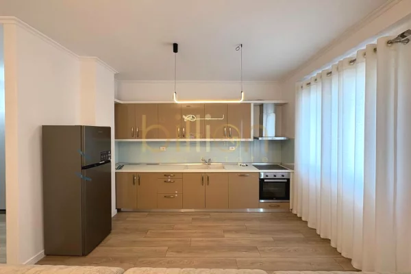 Shtepi me qera Apartament ne Tirane, 2+1, Mobilimi E mobiluar, Pagesa 900  Euro.