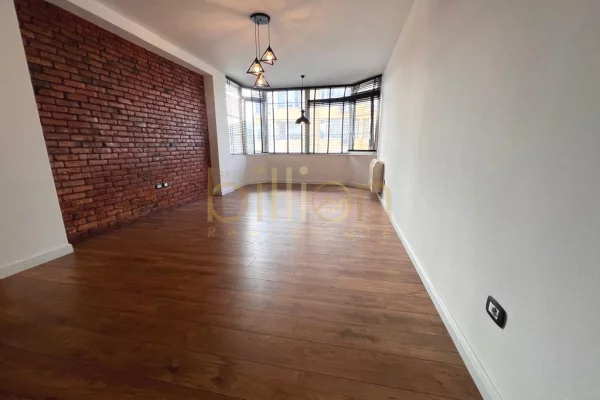 Zyre moderne me ndricim natyral 2+1+2 ne Komunen e Parisit! 1000 euro/muaj. Billion4427​