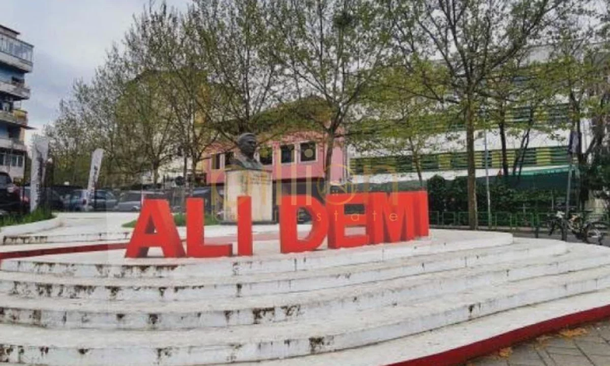 Shtepi ne shitje Apartament ne Tirane, 1+1, Mobilimi Bosh, pa mobiluar, Pagesa 110,000  Euro.