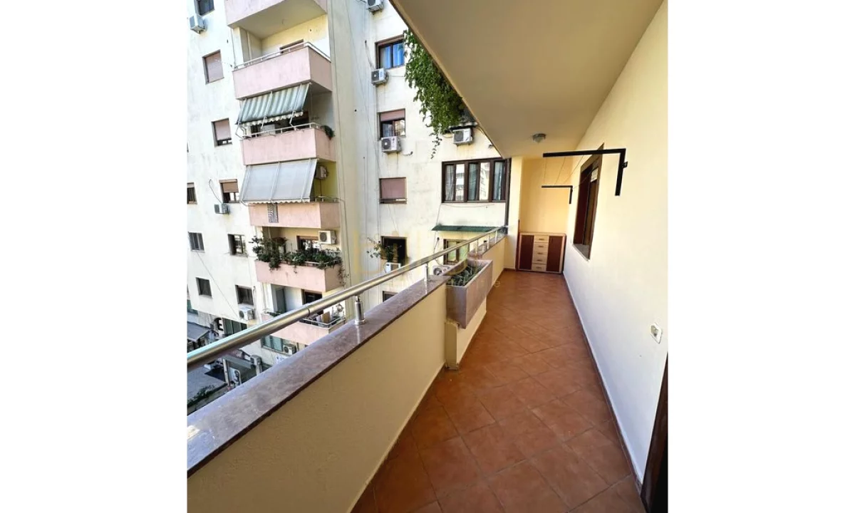 Shtepi me qera Apartament ne Tirane, 2+1, Mobilimi Bosh, pa mobiluar, Pagesa 700  Euro.