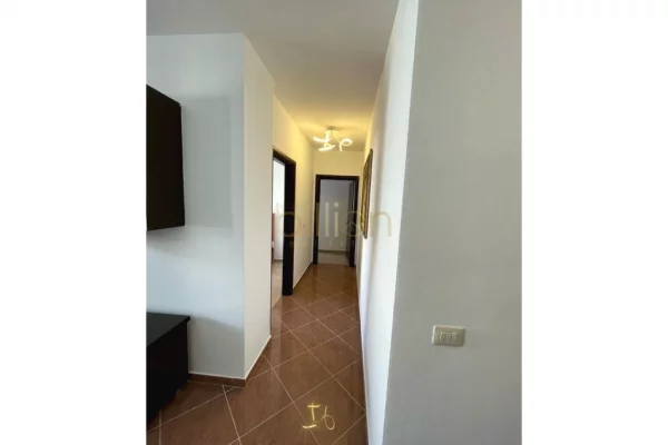 Shtepi ne shitje Apartament ne Tirane, 2+1, Mobilimi E mobiluar, Pagesa 189,000  Euro.