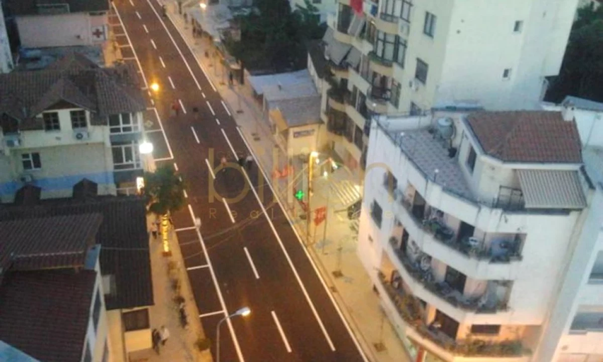 Shtepi ne shitje Apartament ne Tirane, Garsoniere, Mobilimi Bosh, pa mobiluar, Pagesa 95,000  Euro.