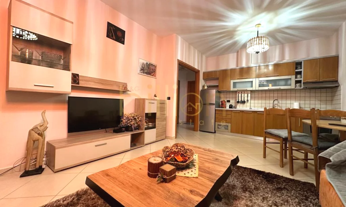 Appartamento in affitto a Tirana 2+1, Arredato