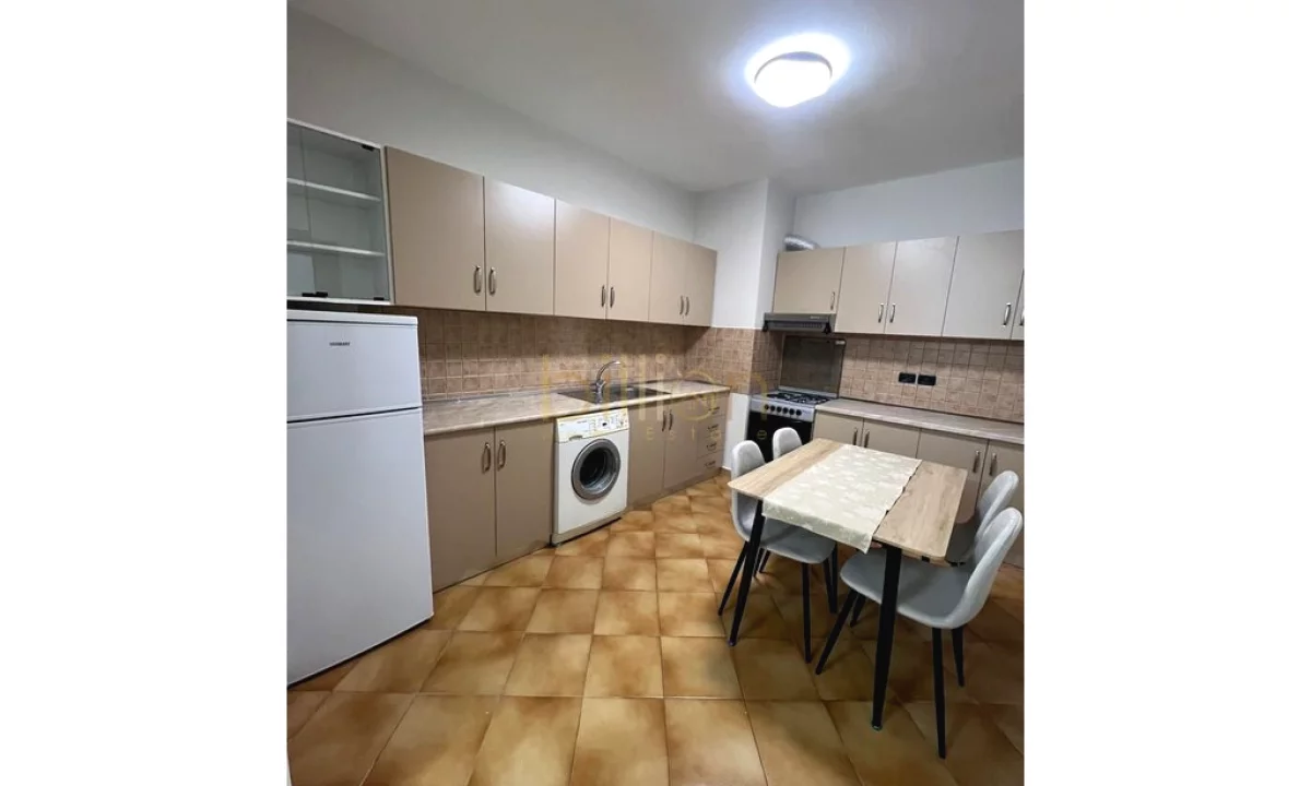 Shtepi me qera Apartament ne Tirane, 1+1, Mobilimi E mobiluar, Pagesa 700  Euro.