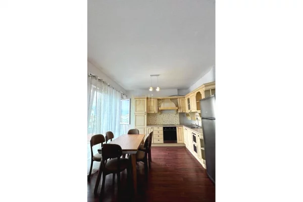 Shtepi me qera Apartament ne Tirane, 2+1, Mobilimi E mobiluar, Pagesa 700  Euro.