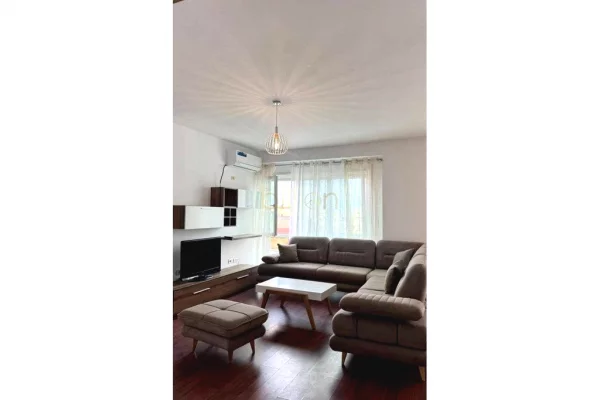 Shtepi me qera Apartament ne Tirane, 2+1, Mobilimi E mobiluar, Pagesa 700  Euro.