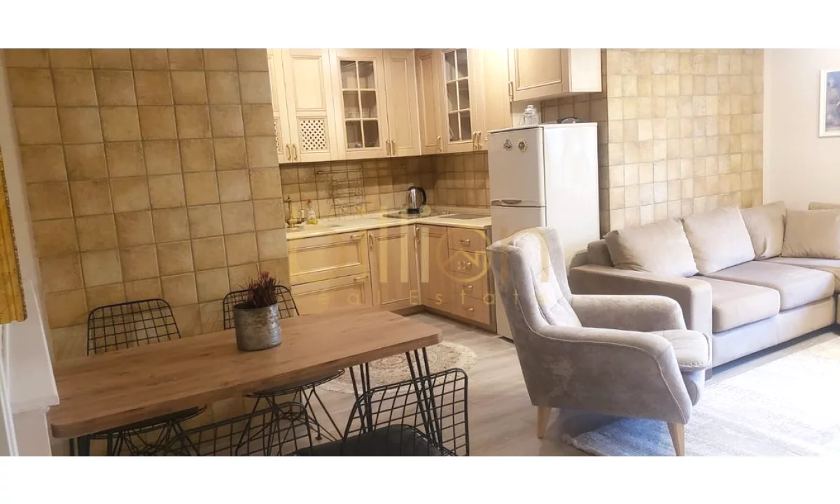 Appartamento in vendita a Tirana 2+1, Arredato