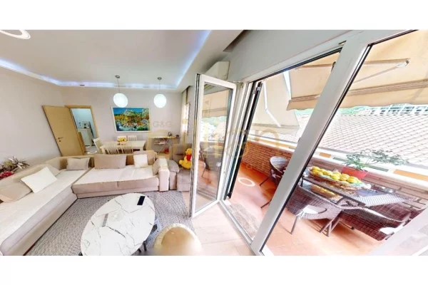 Appartamento in vendita a Tirana 2+1, Arredato