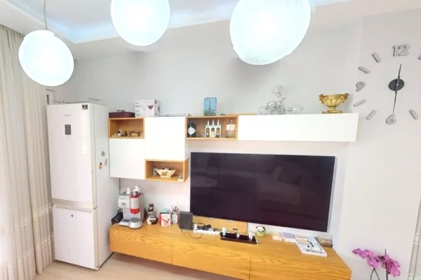 Appartamento in vendita a Tirana 2+1, Arredato