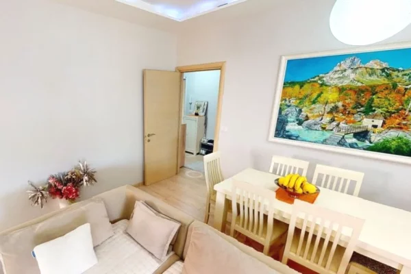 Appartamento in vendita a Tirana 2+1, Arredato