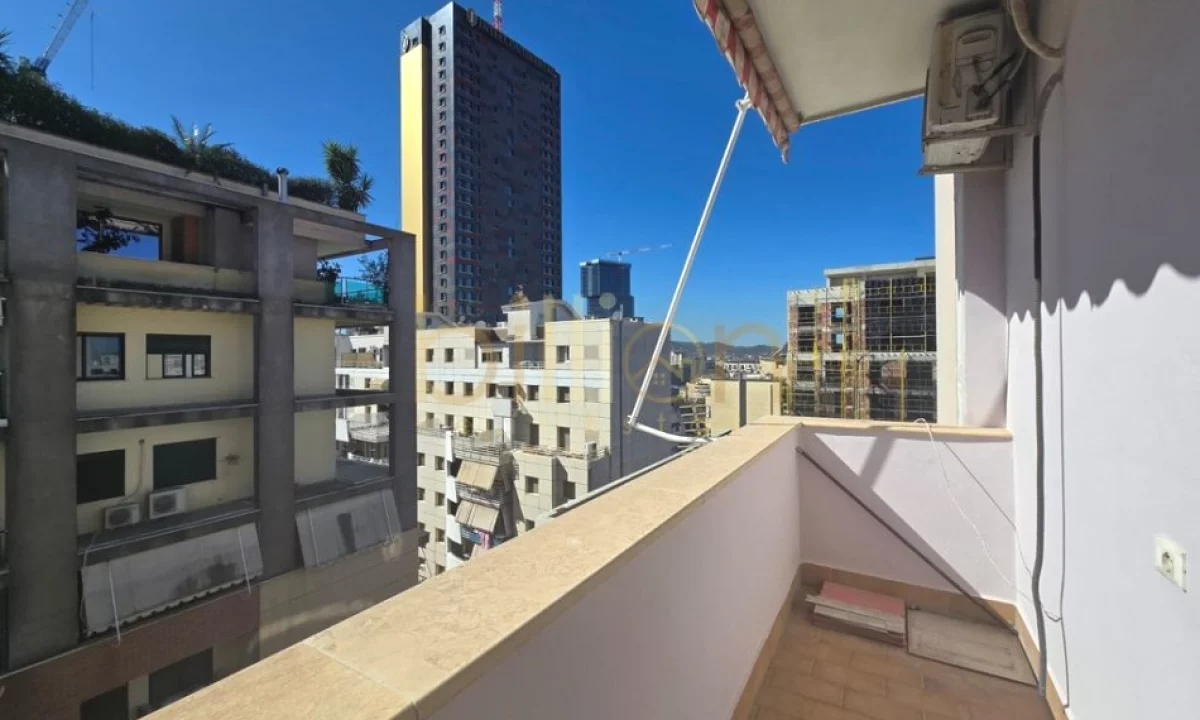 Appartamento in vendita a Tirana 2+1, Arredato