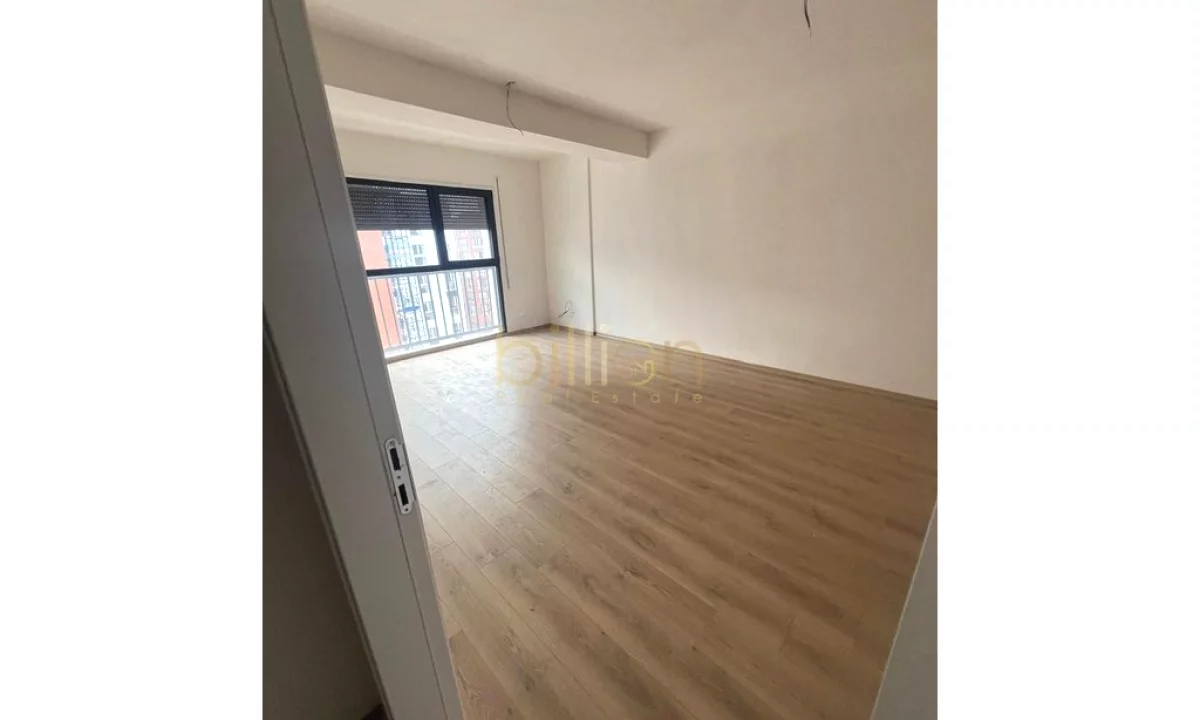 JEPET ZYRE ME QIRA BASHKE ME POSTIN E PARKIMIT TEK BULEVARDI I RI.650 euro/muaj.Billion4613​