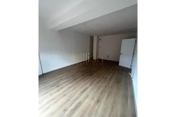 JEPET ZYRE ME QIRA BASHKE ME POSTIN E PARKIMIT TEK BULEVARDI I RI.650 euro/muaj.Billion4613​