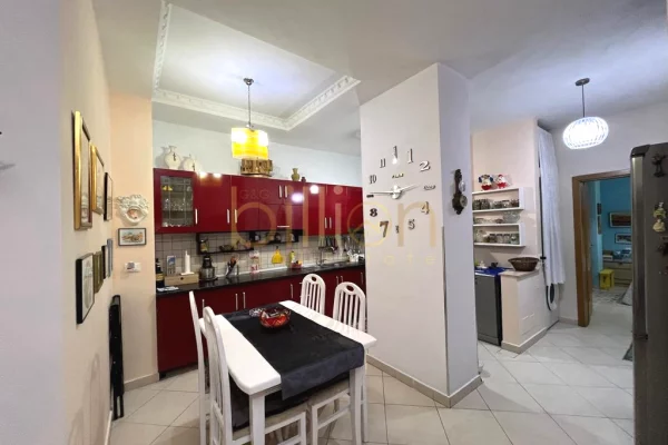 Appartamento in vendita a Tirana 2+1, Arredato