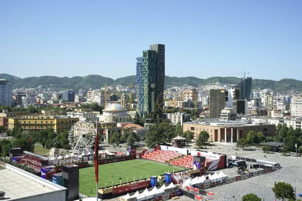 JEPET APARTAMENT ME QIRA 2+1 NE QENDER TE TIRANES . 950 euro/muaj. Billion4628