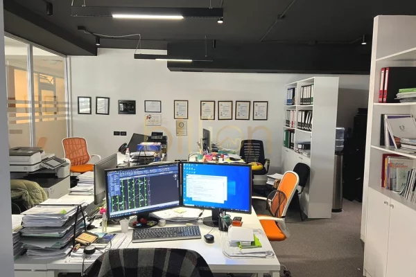 JEPET ME QIRA AMBIENT ZYRE TEK PAZARI I RI. 1100 euro/muaj. Billion4636​